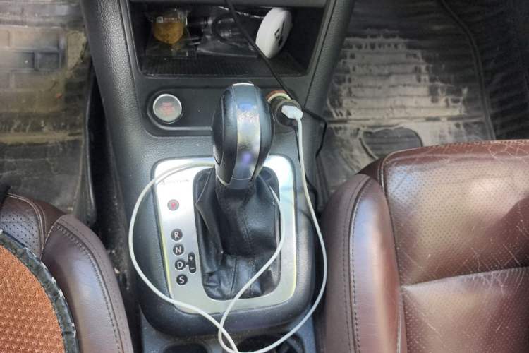 Used Volkswagen Tiguan 2015 1.8TSI Automatic All-Wheel-Drive Luxury Model Gear Lever