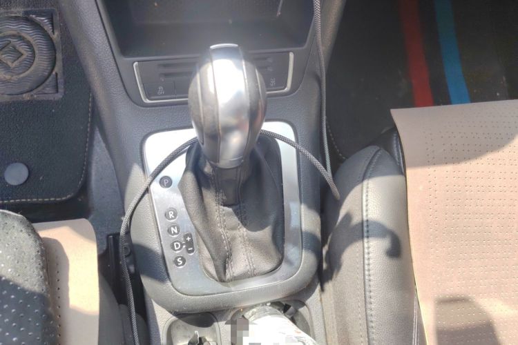 Used Volkswagen Tiguan 2015 1.8TSI Automatic Two-Wheel Drive Comfort Edition Gear Lever