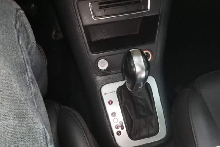 Used Volkswagen Tiguan 2015 1.8TSI Automatic All-Wheel-Drive Luxury Model Gear Lever