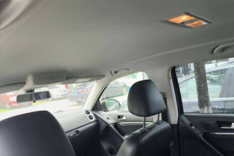 Used Volkswagen Tiguan 2015 1.8TSI Automatic Two-Wheel Drive Comfort Edition Headliner
