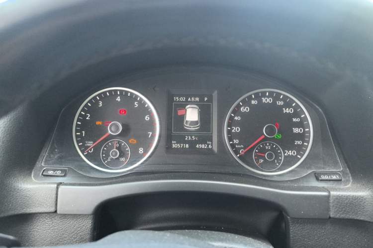 Used Volkswagen Tiguan 2015 1.8TSI Automatic All-Wheel-Drive Luxury Model Instrument Cluster