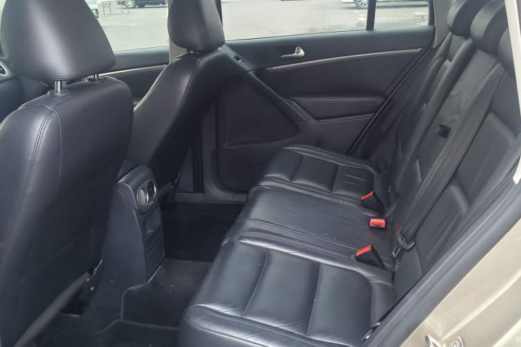 Used Volkswagen Tiguan 2015 1.8TSI Automatic Two-Wheel Drive Comfort Edition Interior 3