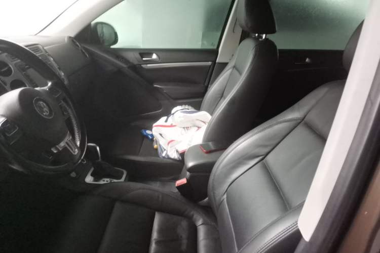 Used Volkswagen Tiguan 2015 1.8TSI Automatic All-Wheel-Drive Luxury Model Left Front Seat