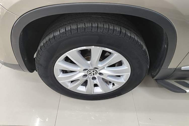 Used Volkswagen Tiguan 2015 1.8TSI Automatic Two-Wheel Drive Luxury Model Left Front Wheel Hub