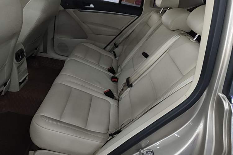 Used Volkswagen Tiguan 2015 1.8TSI Automatic Two-Wheel Drive Luxury Model Left Rear Seat