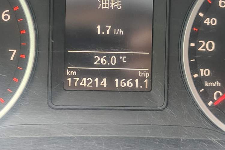 Used Volkswagen Tiguan 2015 1.8TSI Automatic Two-Wheel Drive Comfort Edition Odometer Close Up