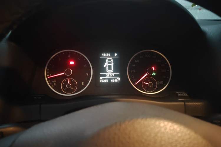 Used Volkswagen Tiguan 2015 1.8TSI Automatic Two-Wheel Drive Comfort Edition Odometer Close Up