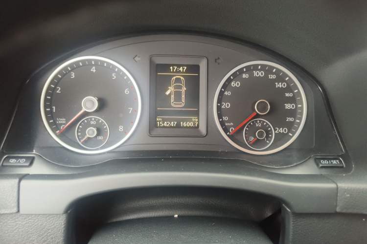 Used Volkswagen Tiguan 2015 1.8TSI Automatic Two-Wheel Drive Comfort Edition Odometer Close Up