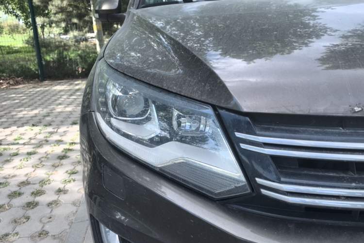 Used Volkswagen Tiguan 2015 1.8TSI Automatic All-Wheel-Drive Luxury Model Right Front Headlight