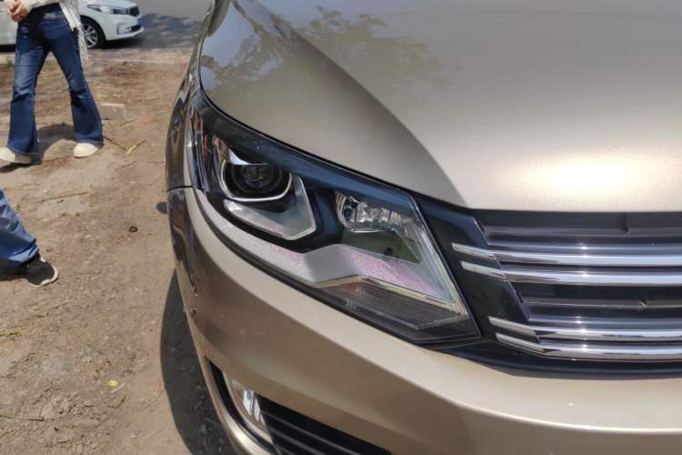 Used Volkswagen Tiguan 2015 1.8TSI Automatic Two-Wheel Drive Comfort Edition Right Front Headlight