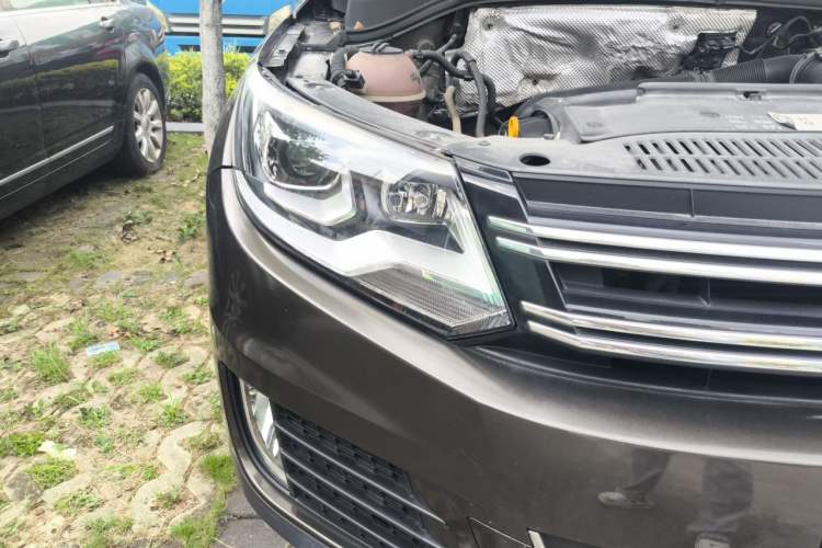 Used Volkswagen Tiguan 2015 1.8TSI Automatic Two-Wheel Drive Comfort Edition Right Front Headlight