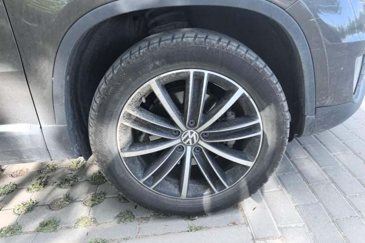 Used Volkswagen Tiguan 2015 1.8TSI Automatic All-Wheel-Drive Luxury Model Right Front Wheel Hub