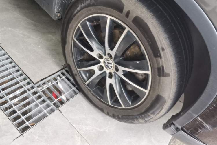 Used Volkswagen Tiguan 2015 1.8TSI Automatic All-Wheel-Drive Luxury Model Right Front Wheel Hub