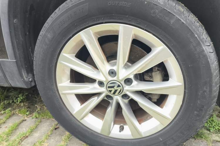 Used Volkswagen Tiguan 2015 1.8TSI Automatic Two-Wheel Drive Comfort Edition Right Front Wheel Hub