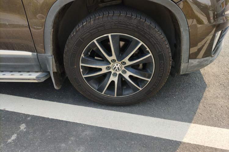 Used Volkswagen Tiguan 2015 1.8TSI Automatic Two-Wheel Drive Luxury Model Right Front Wheel Hub