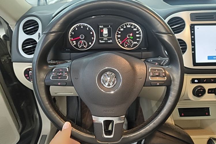 Used Volkswagen Tiguan 2015 1.8TSI Automatic Two-Wheel Drive Luxury Model Steering Wheel