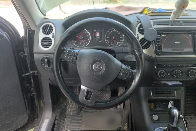 Used Volkswagen Tiguan 2015 1.8TSI Automatic All-Wheel-Drive Luxury Model Steering Wheel