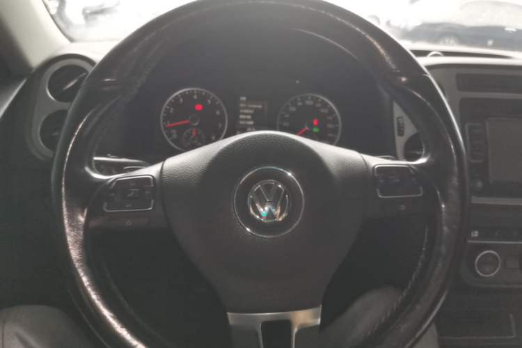 Used Volkswagen Tiguan 2015 1.8TSI Automatic All-Wheel-Drive Luxury Model Steering Wheel