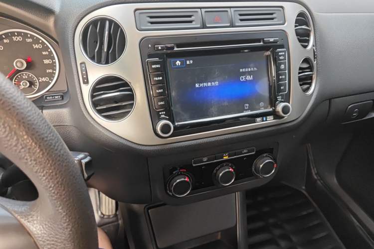 Used Volkswagen Tiguan 2015 1.8TSI Automatic Two-Wheel Drive Trend Edition Audio And AC Panel