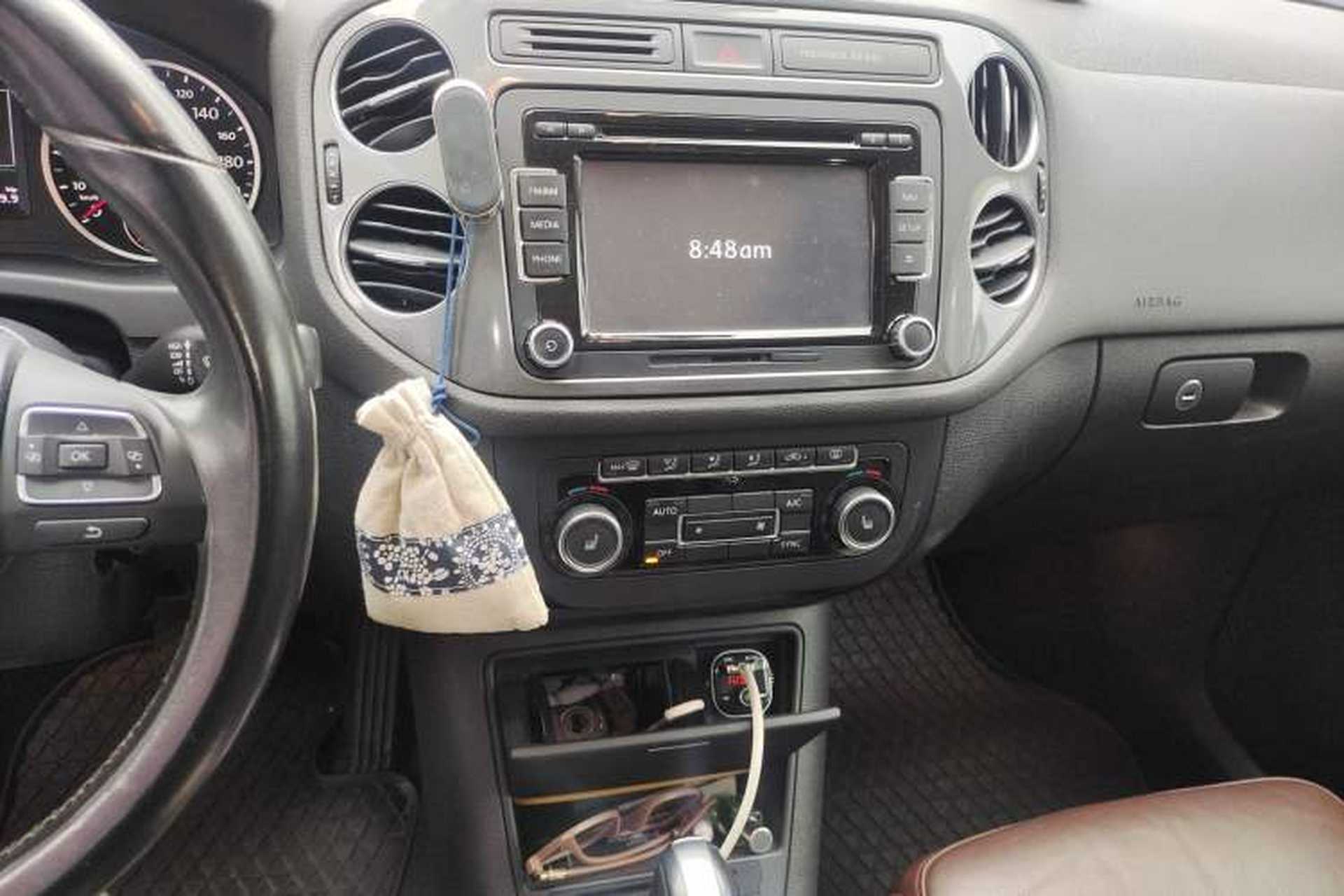 Used Volkswagen Tiguan 2015 2.0 TSI Comfort Edition Audio And AC Panel