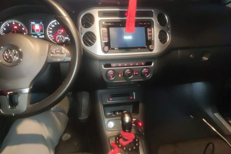 Used Volkswagen Tiguan 2015 1.8TSI Automatic Two-Wheel Drive Luxury Model Audio And AC Panel