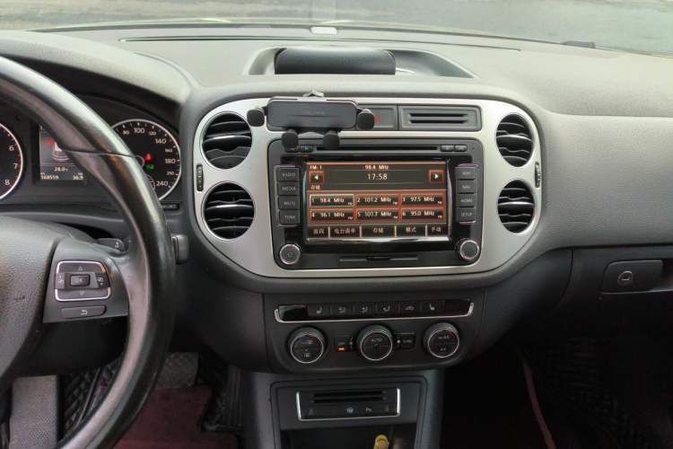 Used Volkswagen Tiguan 2015 2.0 TSI Automatic All-Wheel Drive Flagship Edition Audio And AC Panel