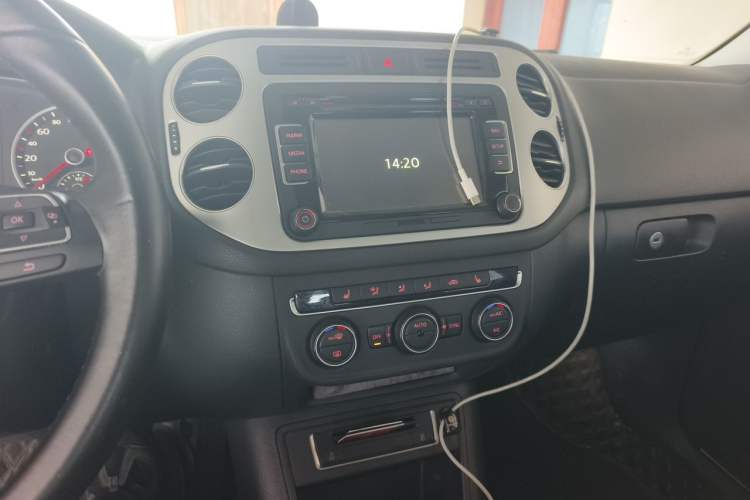 Used Volkswagen Tiguan 2015 1.8TSI Automatic Two-Wheel Drive Luxury Model Audio And AC Panel