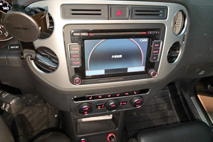 Used Volkswagen Tiguan 2015 1.8TSI Automatic Two-Wheel Drive Luxury Model Audio And AC Panel