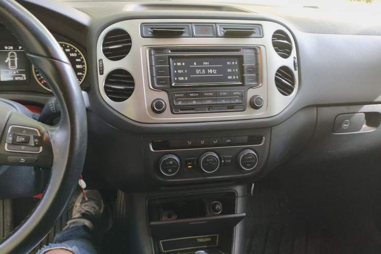 Used Volkswagen Tiguan 2015 1.8TSI Automatic Two-Wheel Drive Comfort Edition Audio And AC Panel