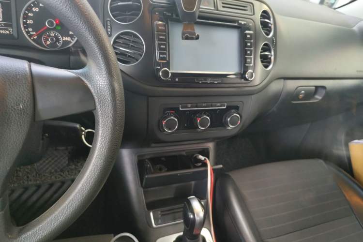Used Volkswagen Tiguan 2015 1.8TSI Automatic Two-Wheel Drive Trend Edition Audio And AC Panel