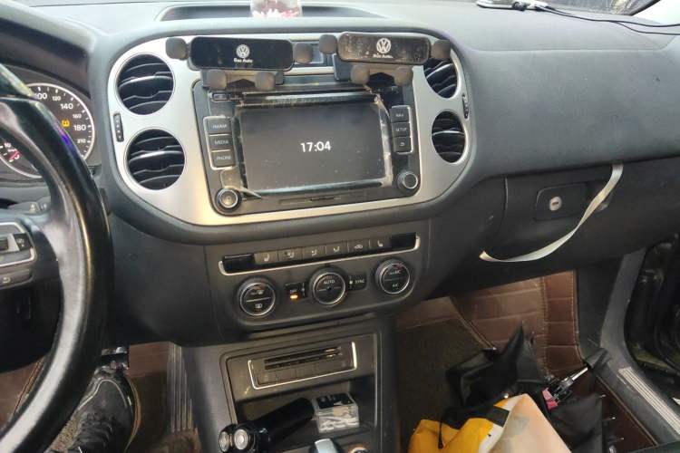 Used Volkswagen Tiguan 2015 1.8TSI Automatic Two-Wheel Drive Luxury Model Audio And AC Panel