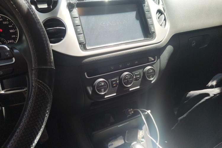 Used Volkswagen Tiguan 2015 1.8TSI Automatic Two-Wheel Drive Comfort Edition Audio And AC Panel