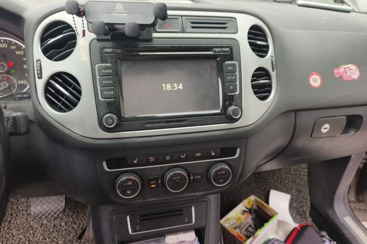 Used Volkswagen Tiguan 2015 1.8TSI Automatic Two-Wheel Drive Luxury Model Audio And AC Panel