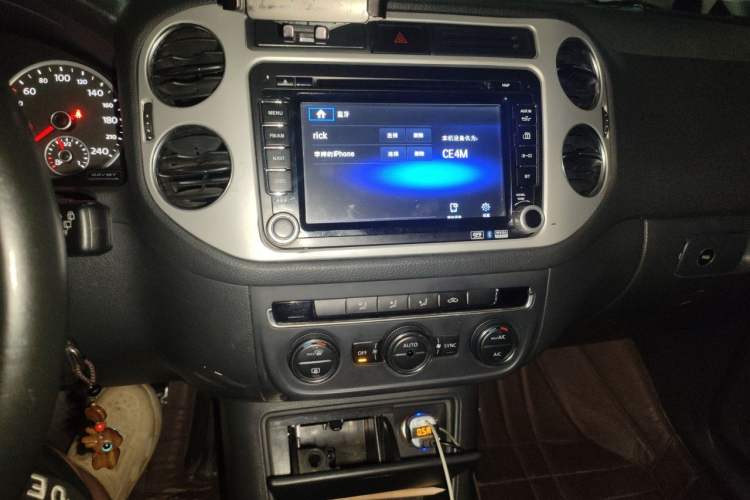 Used Volkswagen Tiguan 2015 1.8TSI Automatic Two-Wheel Drive Comfort Edition Audio And AC Panel
