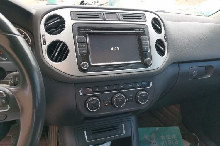 Used Volkswagen Tiguan 2015 1.8TSI Automatic Two-Wheel Drive Luxury Model Audio And AC Panel