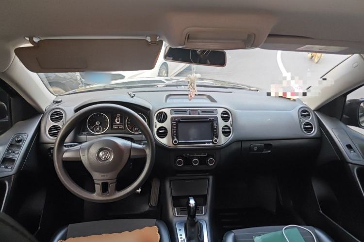Used Volkswagen Tiguan 2015 1.8TSI Automatic Two-Wheel Drive Trend Edition Center Console