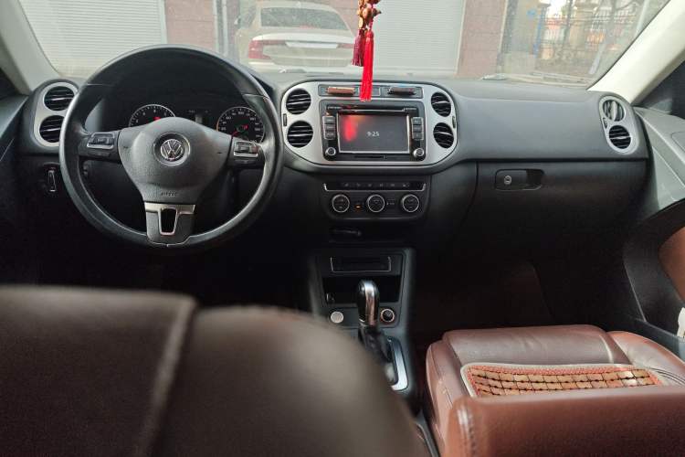 Used Volkswagen Tiguan 2015 1.8TSI Automatic All-Wheel-Drive Luxury Model Center Console