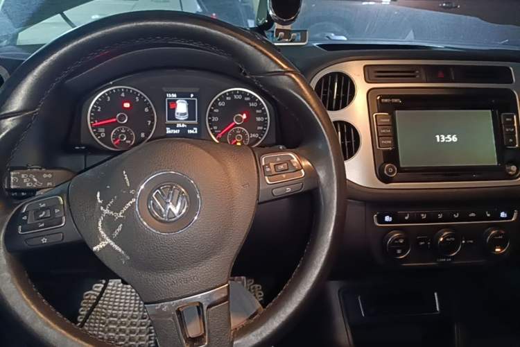 Used Volkswagen Tiguan 2015 1.8TSI Automatic Two-Wheel Drive Luxury Model Center Console