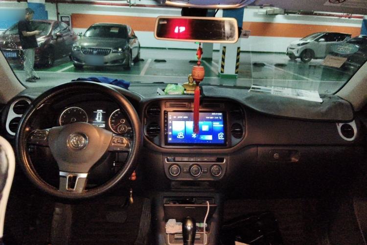 Used Volkswagen Tiguan 2015 1.8TSI Automatic Two-Wheel Drive Comfort Edition Center Console