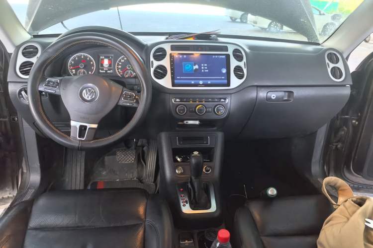 Used Volkswagen Tiguan 2015 1.8TSI Automatic Two-Wheel Drive Luxury Model Center Console