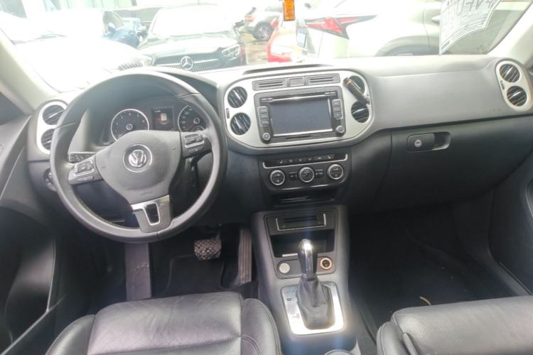 Used Volkswagen Tiguan 2015 1.8TSI Automatic All-Wheel-Drive Luxury Model Center Console