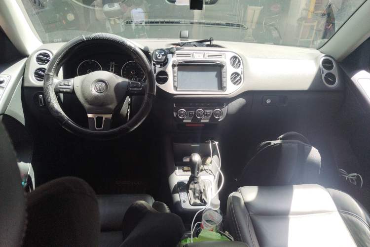 Used Volkswagen Tiguan 2015 1.8TSI Automatic Two-Wheel Drive Comfort Edition Center Console