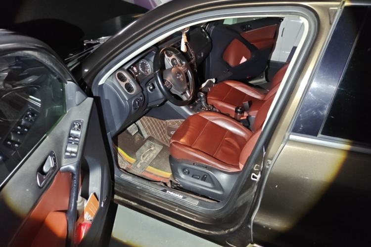 Used Volkswagen Tiguan 2015 2.0 TSI Automatic All-Wheel Drive Flagship Edition Driver Seat