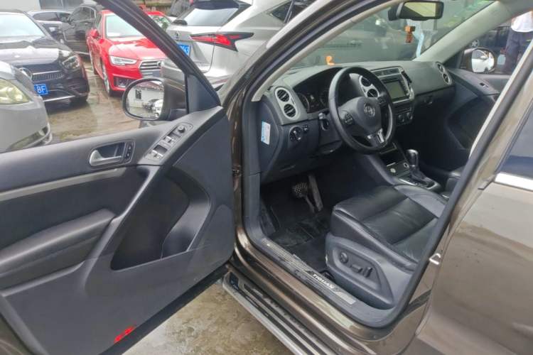 Used Volkswagen Tiguan 2015 1.8TSI Automatic All-Wheel-Drive Luxury Model Driver Seat