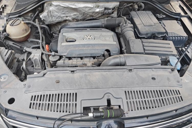 Used Volkswagen Tiguan 2015 1.8TSI Automatic Two-Wheel Drive Trend Edition Engine Bay