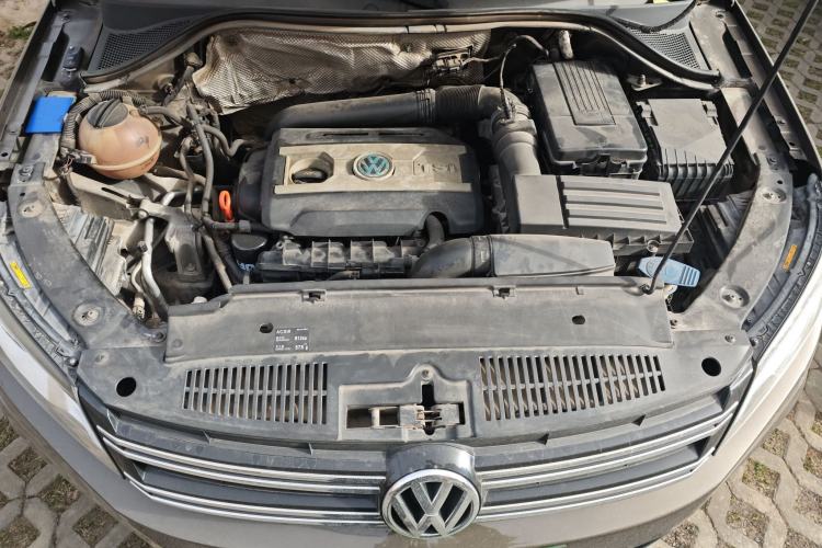 Used Volkswagen Tiguan 2015 1.8TSI Automatic All-Wheel-Drive Luxury Model Engine Bay