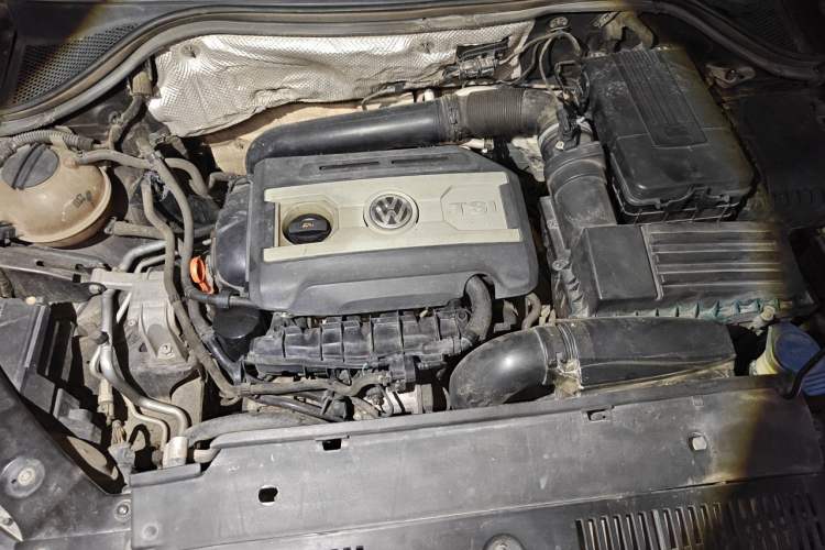 Used Volkswagen Tiguan 2015 2.0 TSI Automatic All-Wheel Drive Flagship Edition Engine Bay
