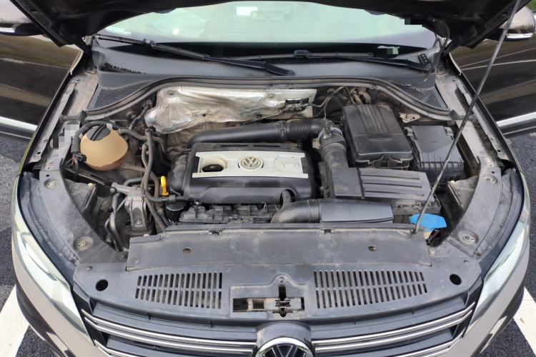 Used Volkswagen Tiguan 2015 2.0 TSI Automatic All-Wheel Drive Flagship Edition Engine Bay