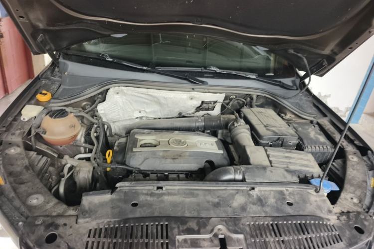 Used Volkswagen Tiguan 2015 1.8TSI Automatic Two-Wheel Drive Luxury Model Engine Bay