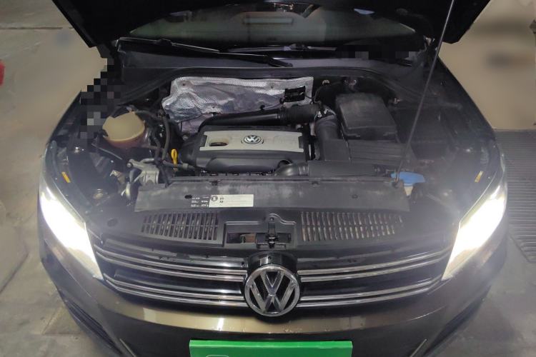 Used Volkswagen Tiguan 2015 1.8TSI Manual Two-Wheel-Drive Limited Edition Engine Bay